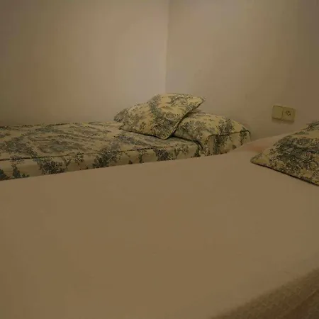 Apartamento A 100 Metros De La Playa Con Aire Acon *